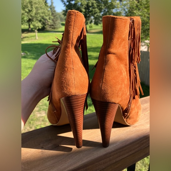 NWOT Steve Madden camel Myrakle suede fringe heeled booties, size 6.5 - Picture 5 of 8